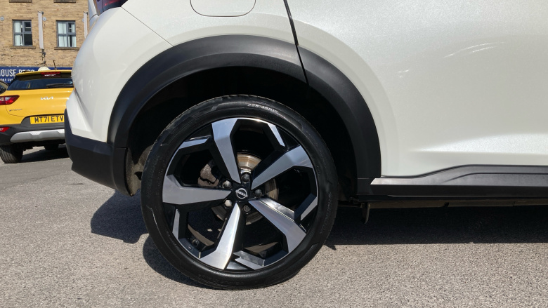 Nissan Juke 1.0 DiG-T 114 Tekna 5dr Petrol Hatchback